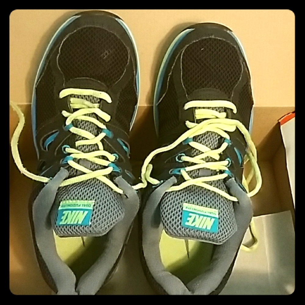 Nike Dual Fusion Lite Shoes🌺 - Picture 1 of 4